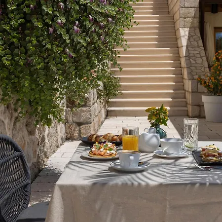 Palace Natali Hotel