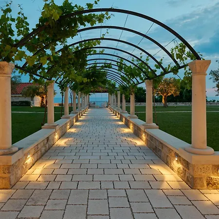 Palace Natali 5*